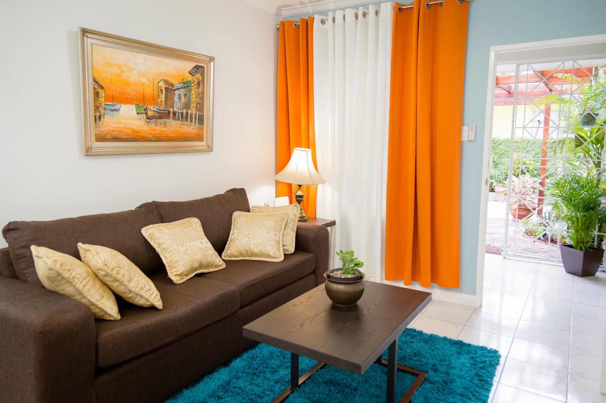 Centrally Located Guest Apartments Kingston Eksteriør billede