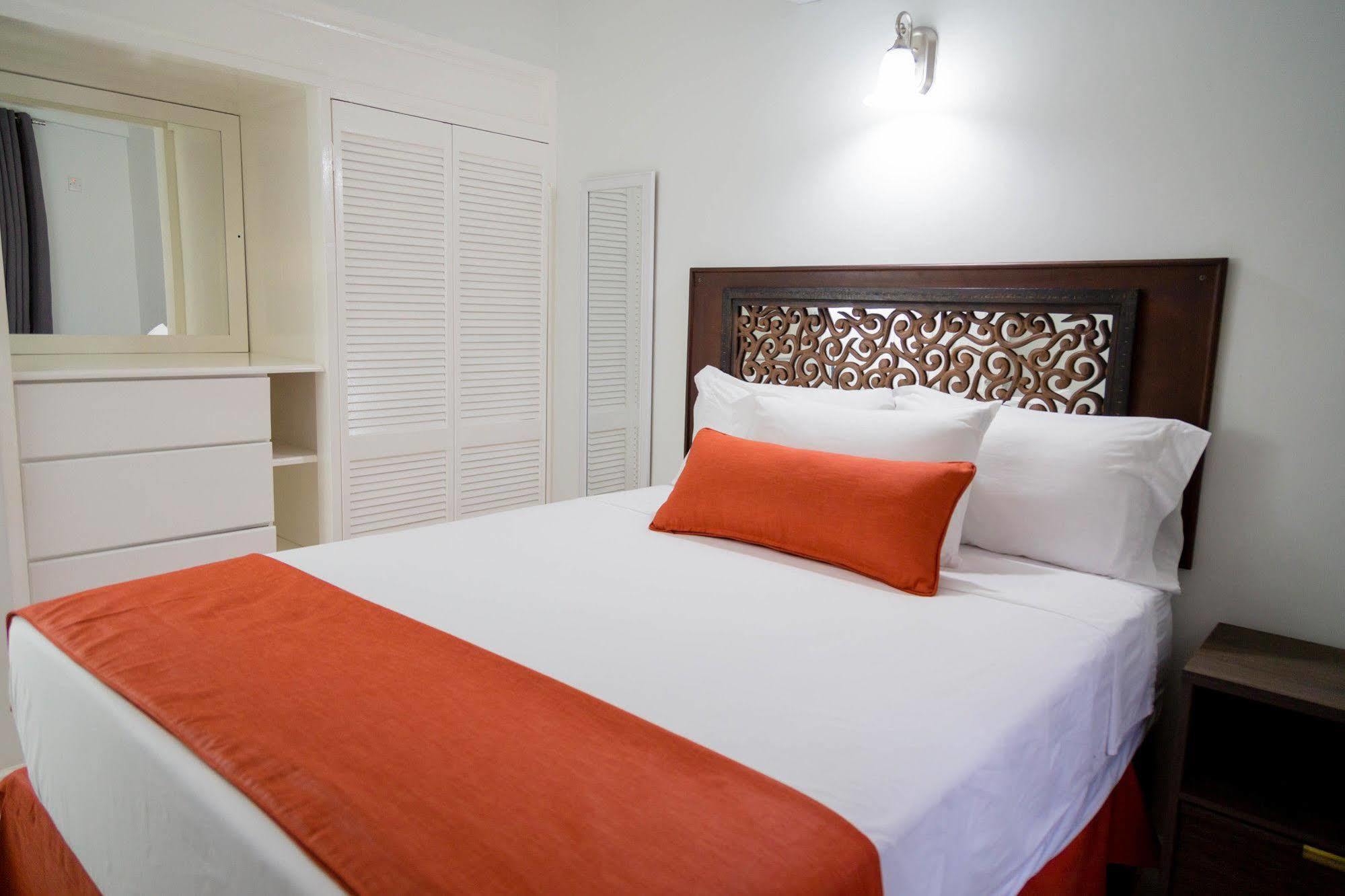 Centrally Located Guest Apartments Kingston Eksteriør billede