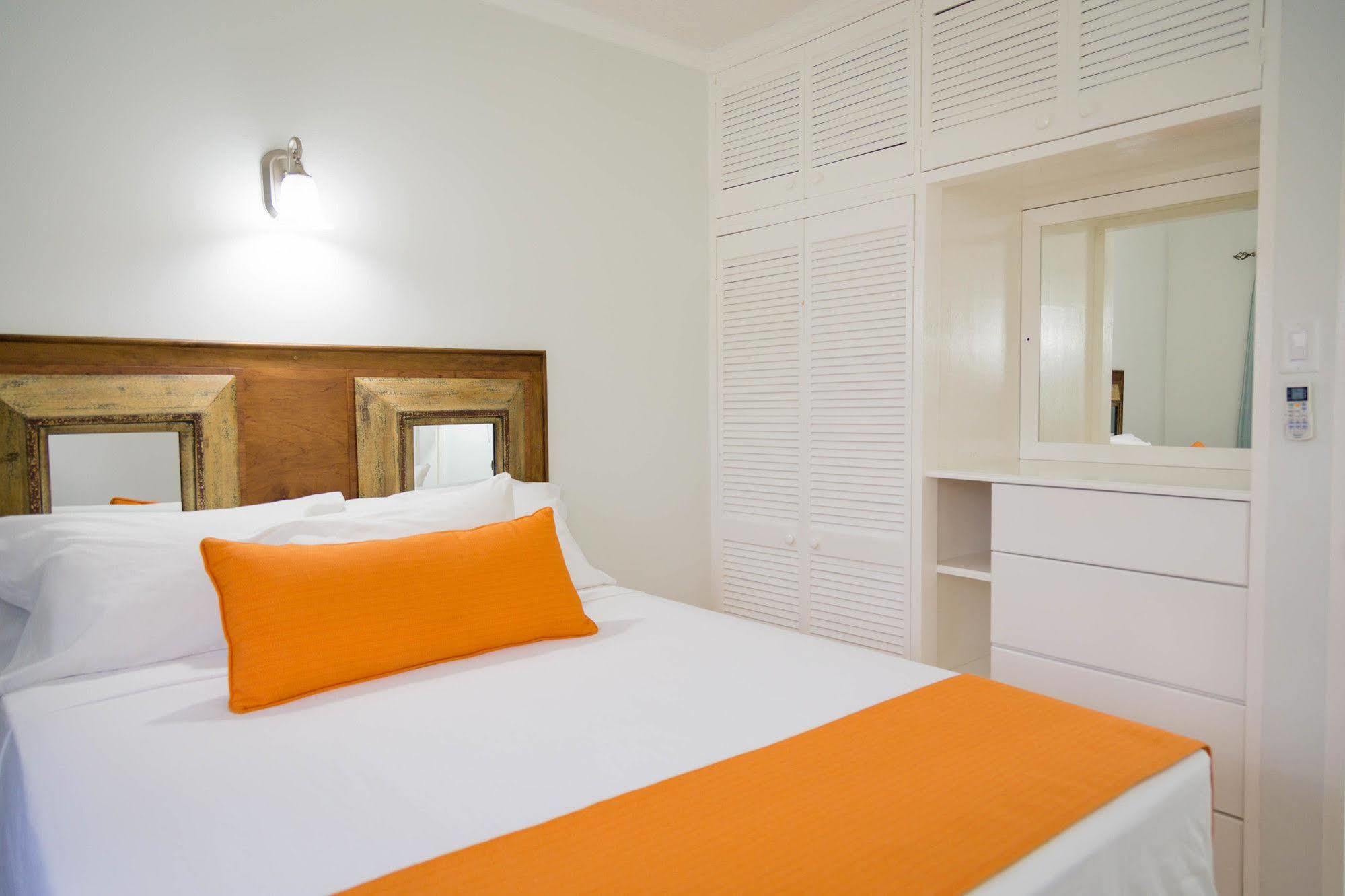Centrally Located Guest Apartments Kingston Eksteriør billede