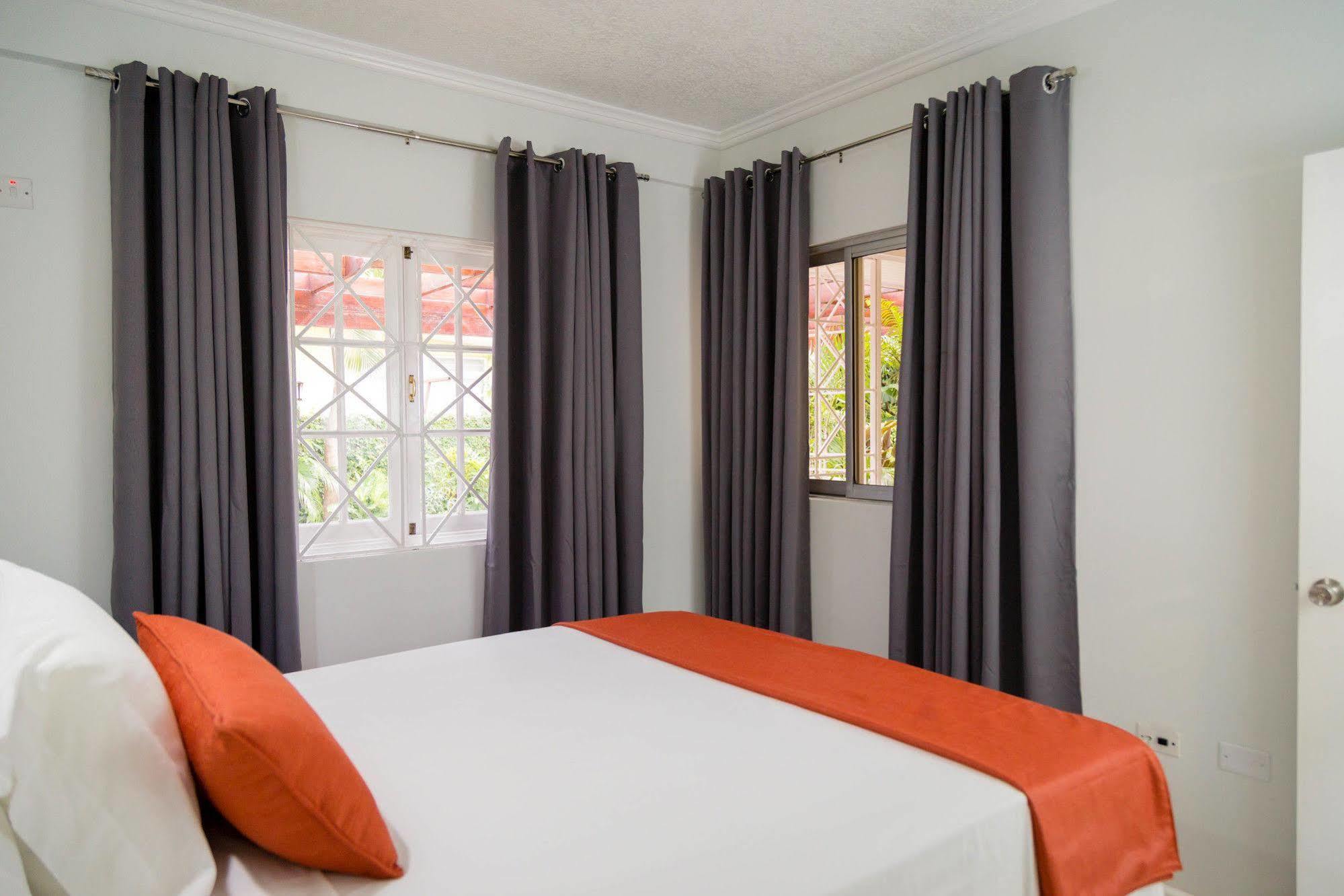 Centrally Located Guest Apartments Kingston Eksteriør billede