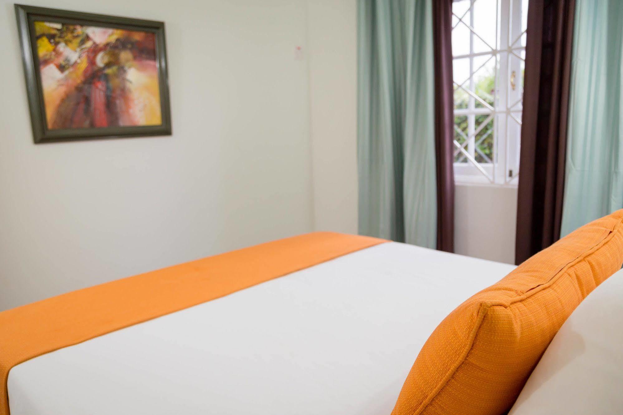 Centrally Located Guest Apartments Kingston Eksteriør billede